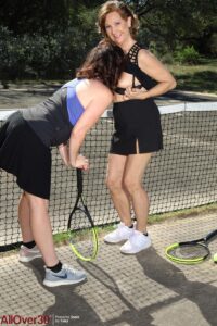 lesbische sex op de tennisbaan 12