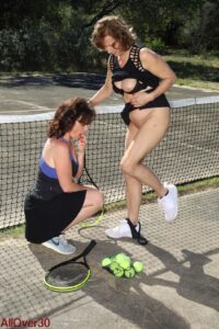 lesbische sex op de tennisbaan 13